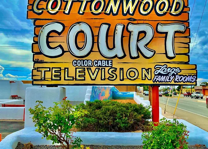 Cottonwood Court Motel